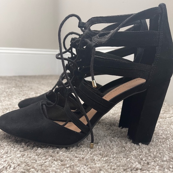 ⚫️Black Wide Tie Up Christian Siriano Heels⚫️ - Picture 6 of 6